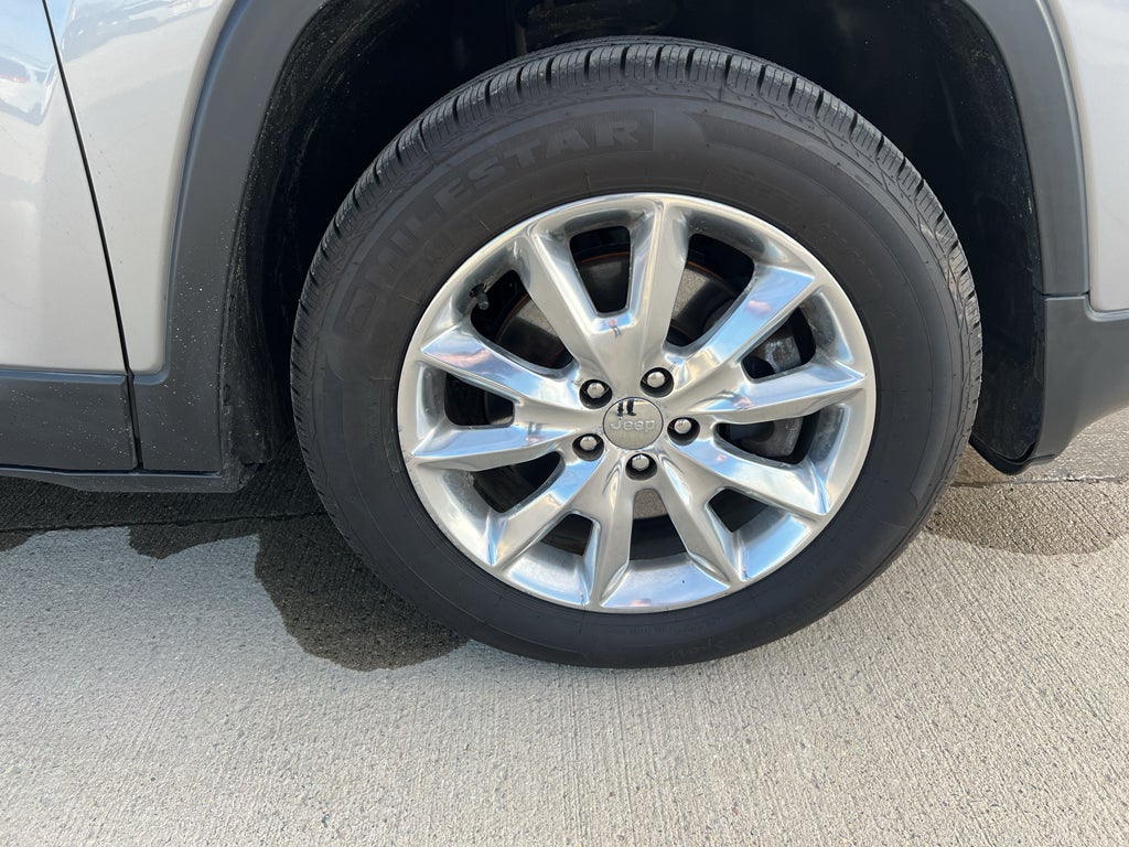 Used 2015 Jeep Cherokee Limited with VIN 1C4PJMDB0FW655313 for sale in Marshall, Minnesota