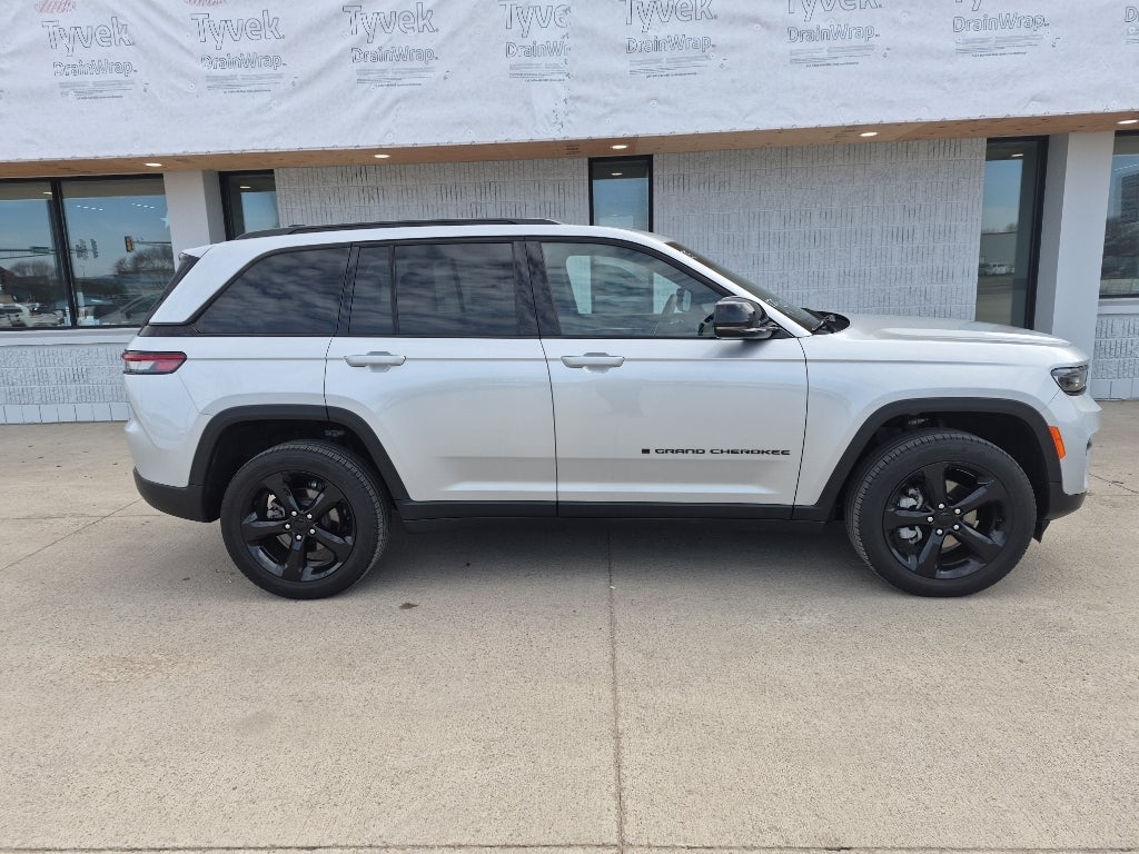 Used 2025 Jeep Grand Cherokee Limited with VIN 1C4RJHBG1S8658895 for sale in Marshall, Minnesota
