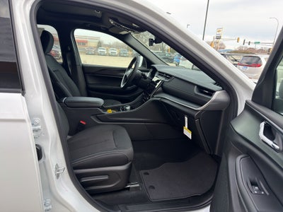 2026 Jeep Grand Cherokee L Laredo / Altitude