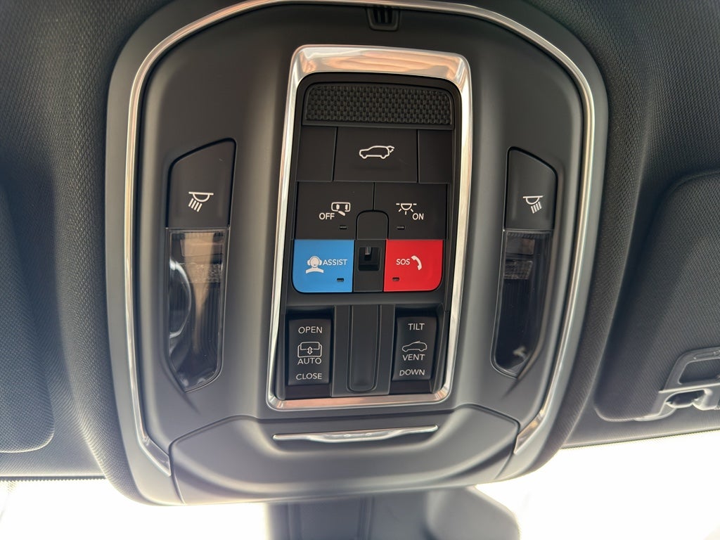 2026 Jeep Grand Cherokee L Laredo / Altitude