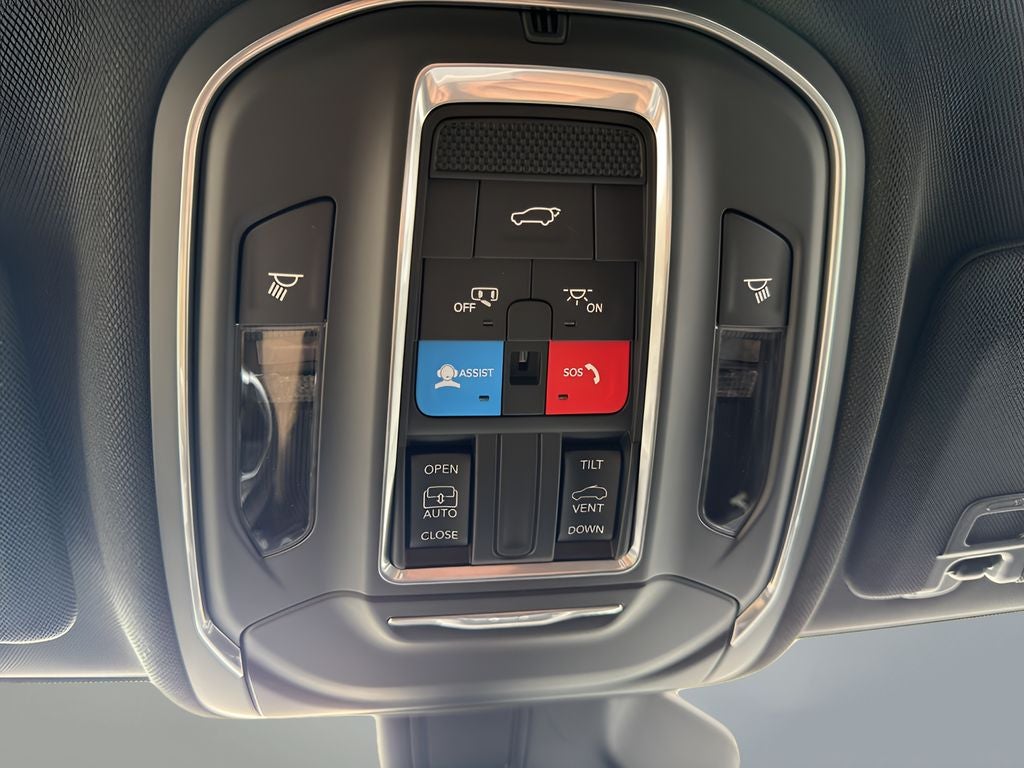 2026 Jeep Grand Cherokee L Laredo / Altitude