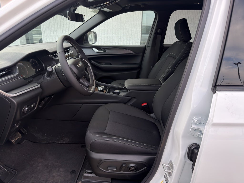 2026 Jeep Grand Cherokee L Laredo / Altitude