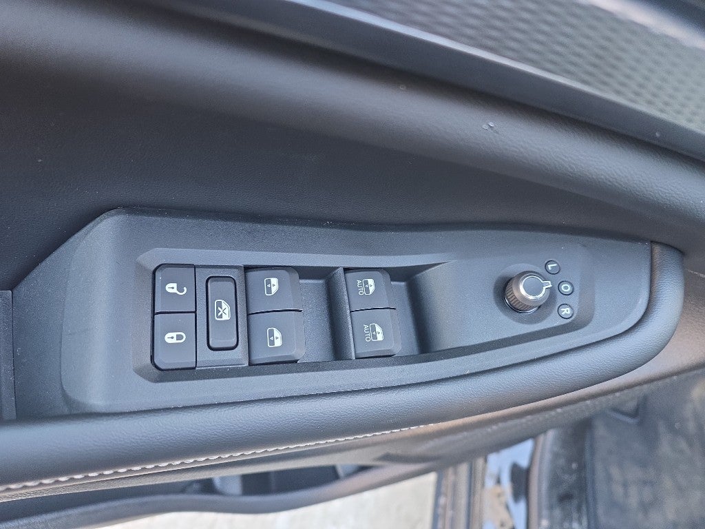 2026 Jeep Grand Cherokee L Laredo / Altitude