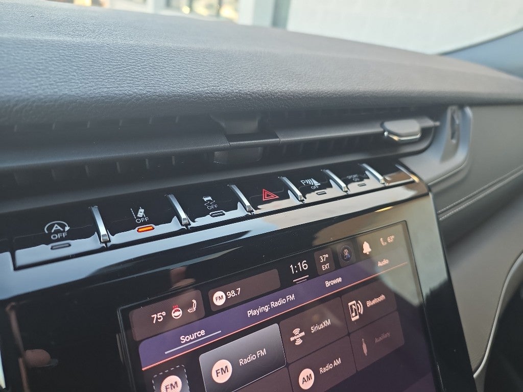 2026 Jeep Grand Cherokee L Laredo / Altitude