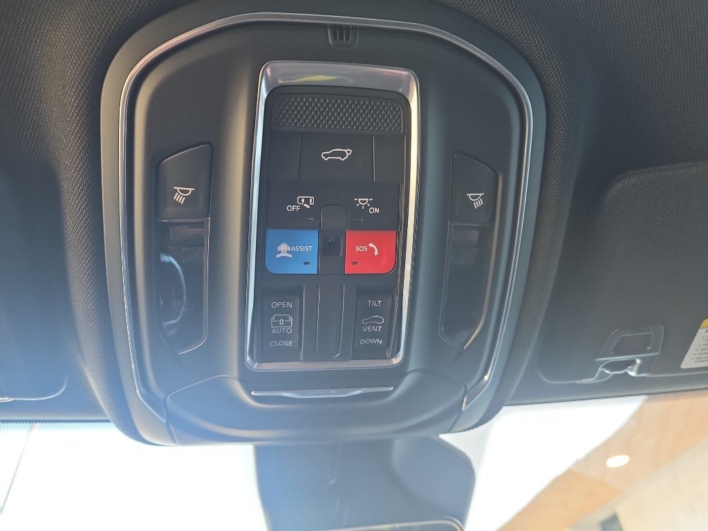 2026 Jeep Grand Cherokee L Laredo / Altitude