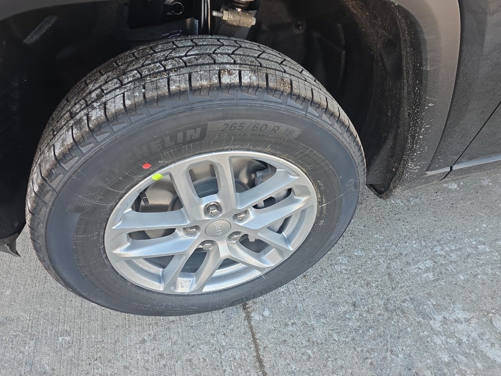 2026 Jeep Grand Cherokee L Laredo / Altitude