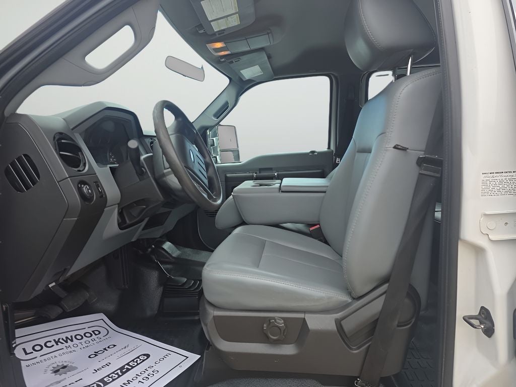 2012 Ford F-350 Super Duty Chassis XL