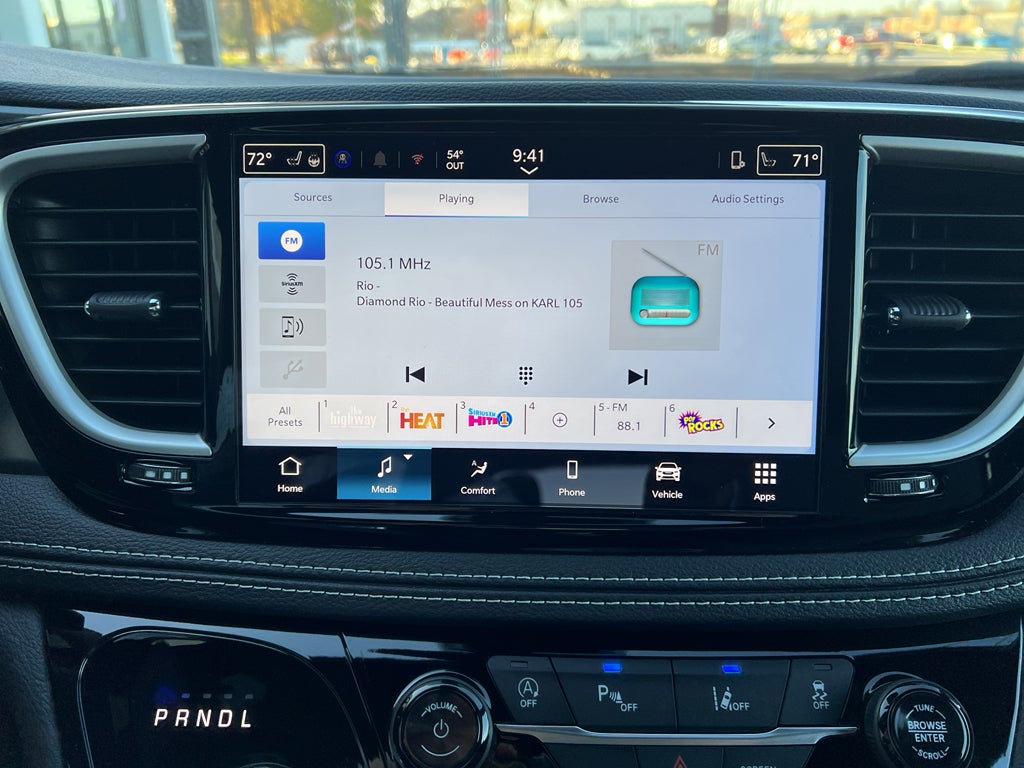 2026 Chrysler Pacifica Select