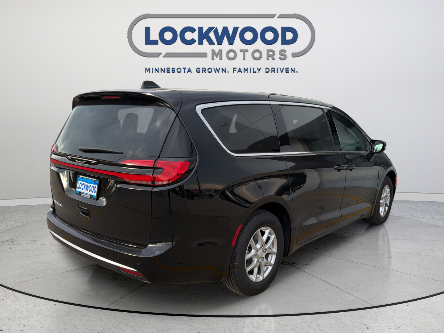 2027 Chrysler Pacifica Select