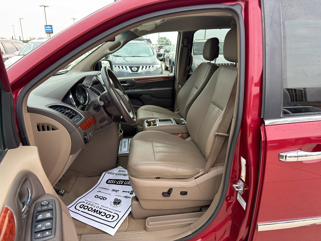 2016 Chrysler Town & Country Touring