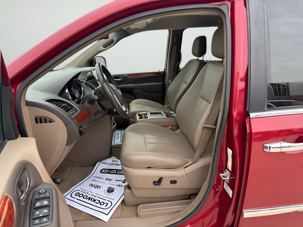 2016 Chrysler Town & Country Touring