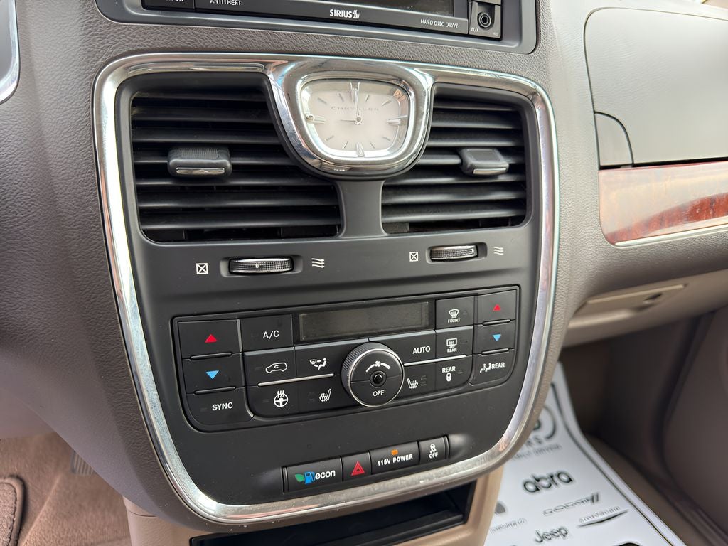2016 Chrysler Town & Country Touring