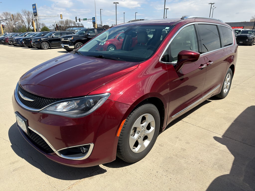 2017 Chrysler Pacifica Touring-L Plus's photo