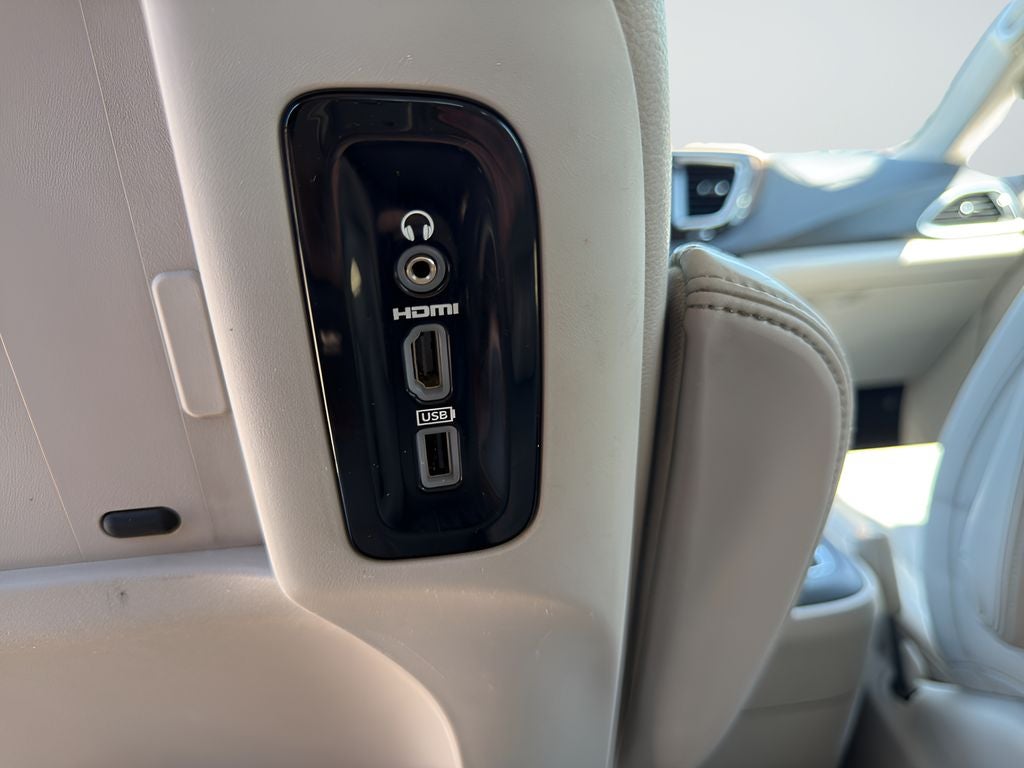 2017 Chrysler Pacifica Touring-L Plus