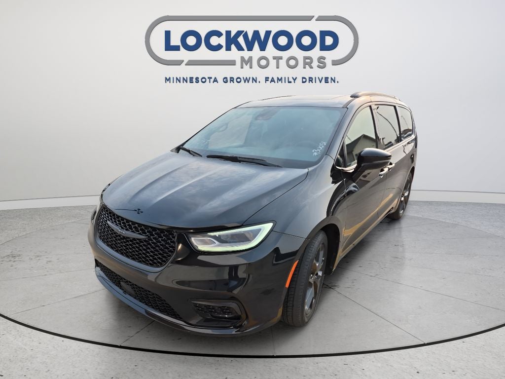 Used 2025 Chrysler Pacifica Limited with VIN 2C4RC1GG1SR515024 for sale in Marshall, Minnesota