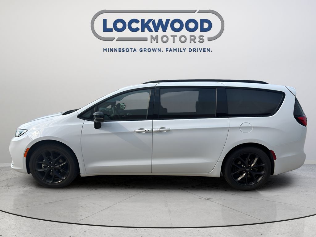 Used 2025 Chrysler Pacifica Limited with VIN 2C4RC1GG9SR509083 for sale in Marshall, Minnesota