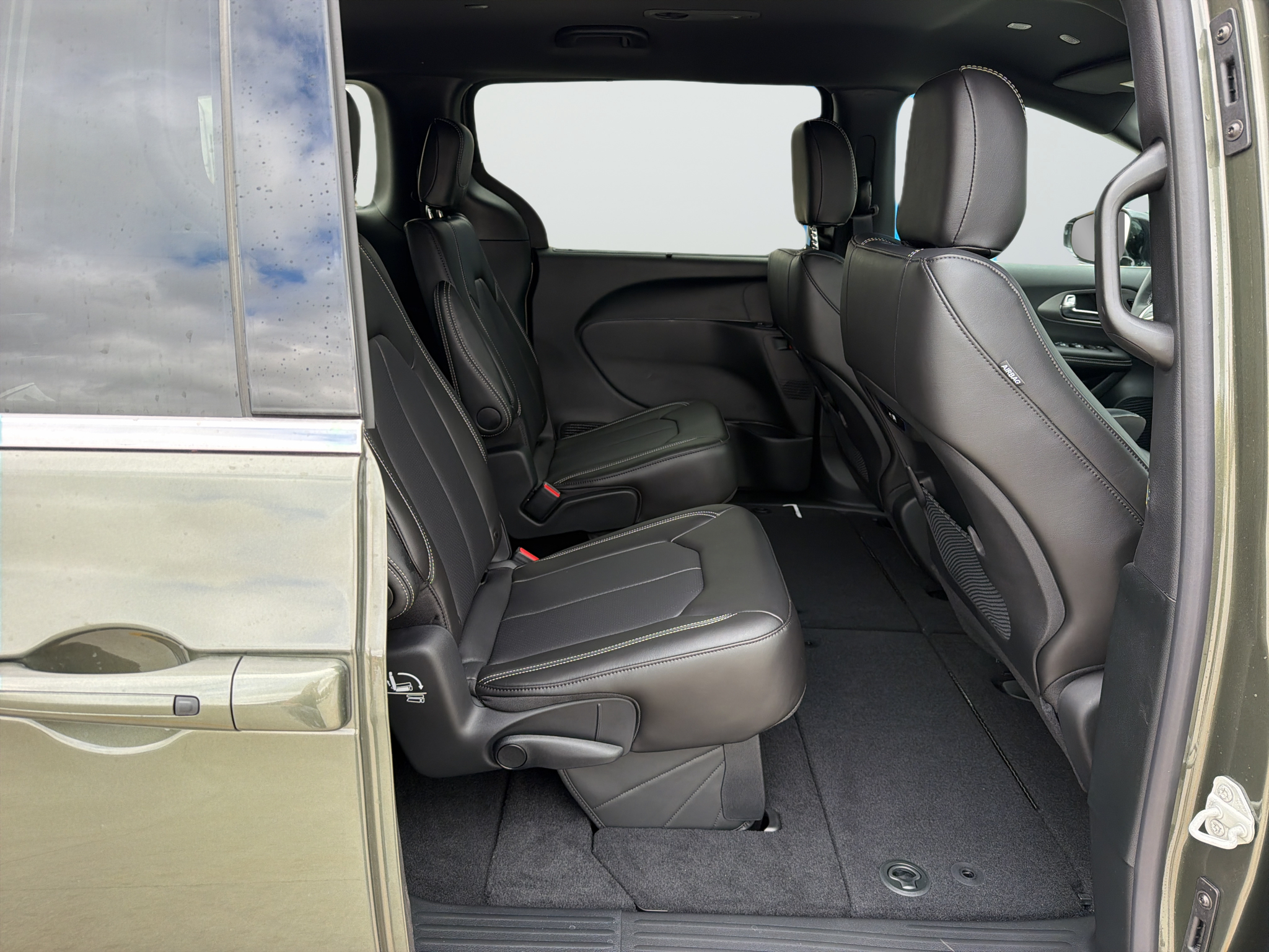 2027 Chrysler Pacifica Select