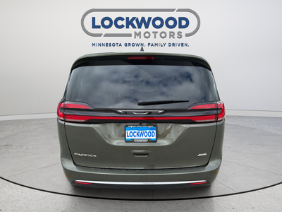 2027 Chrysler Pacifica Select