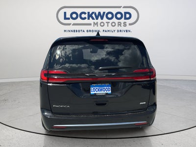 2027 Chrysler Pacifica Select