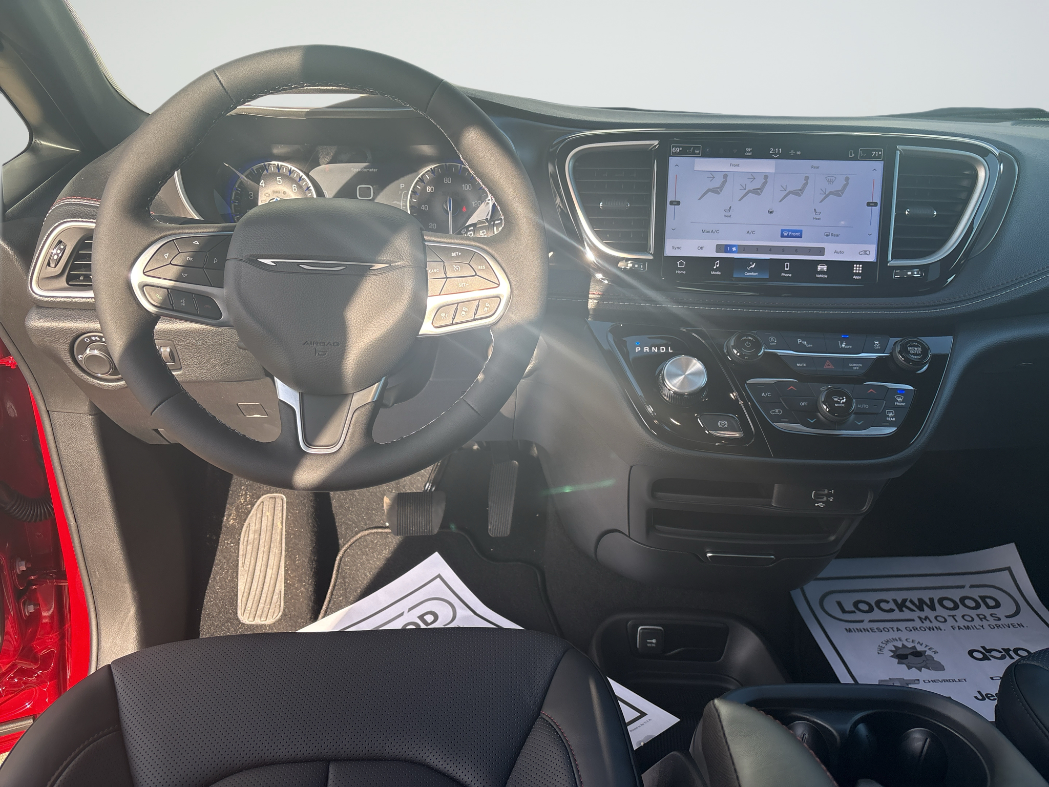 2027 Chrysler Pacifica Select