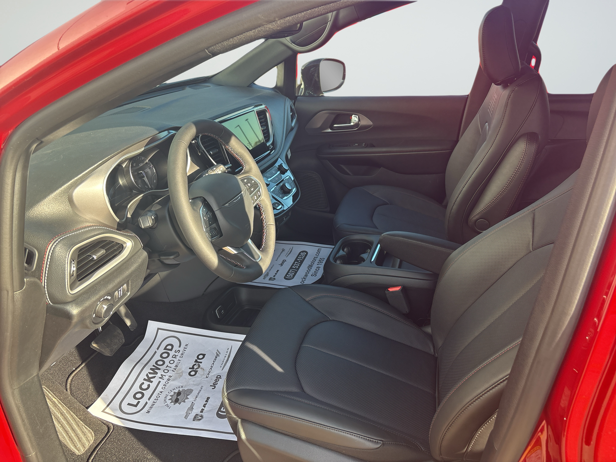 2027 Chrysler Pacifica Select