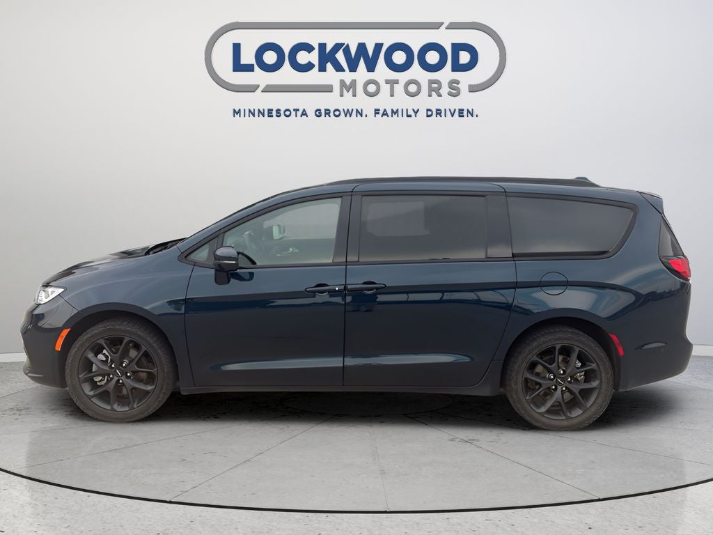 Used 2022 Chrysler Pacifica Limited with VIN 2C4RC3GG8NR200916 for sale in Marshall, Minnesota