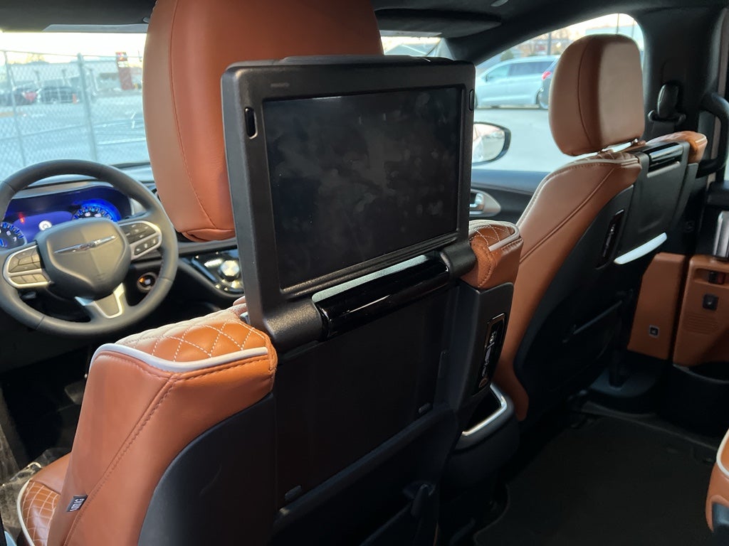 2025 Chrysler Pacifica Pinnacle
