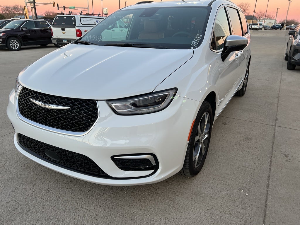 2025 Chrysler Pacifica Pinnacle
