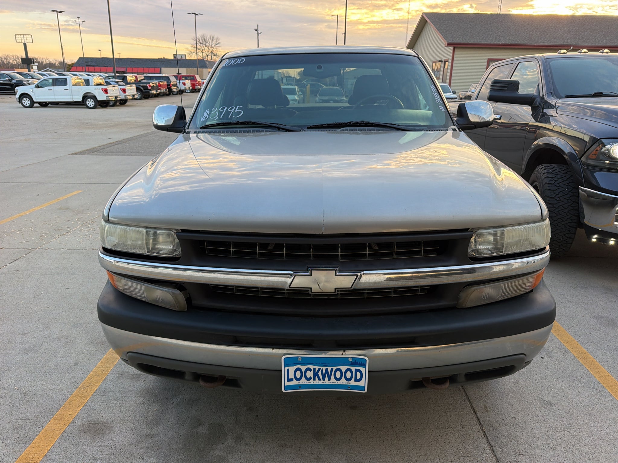 Used 2000 Chevrolet Silverado LT with VIN 2GCEK19T1Y1342298 for sale in Marshall, MN