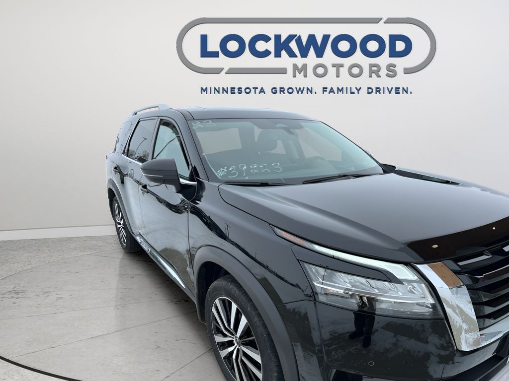 2023 Nissan Pathfinder Platinum