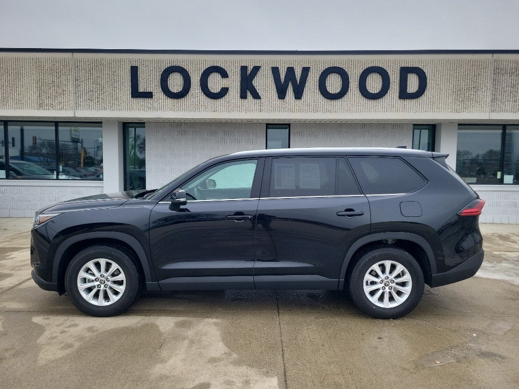 Used 2025 Toyota Grand Highlander XLE with VIN 5TDAAAB50SS088323 for sale in Marshall, Minnesota