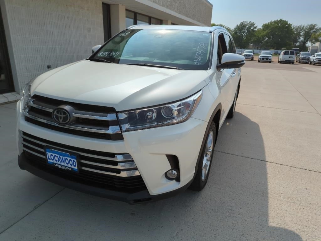 Used 2018 Toyota Highlander Limited with VIN 5TDDZRFH9JS859711 for sale in Marshall, Minnesota